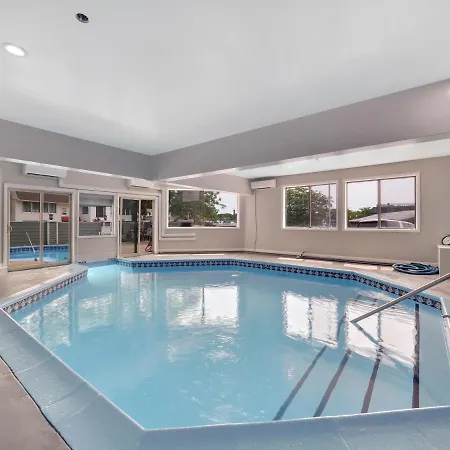 103 Pointes North Inn